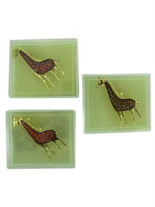 Picture of Giraffe fashion pin (Available in a pack of 24)